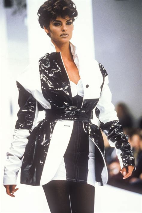 Linda Evangelista Dolce And Gabbana Rtw Ss 1991 Fashion Fashion 80s