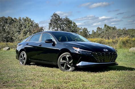 2021 hyundai elantra hybrid review: efficient and stylish
