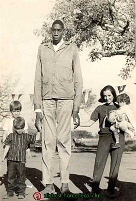 Meet The Top 10 Tallest Humans Ever Curiosidades Humanas Pessoas