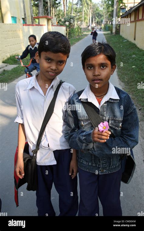 Escolares Indios Que Van A La Escuela Fotografías E Imágenes De Alta Resolución Alamy