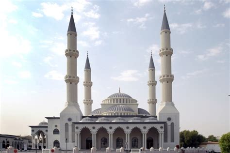 Al Farooq Omar Bin Al Khattab Mosque And Centre In Dubai Receives