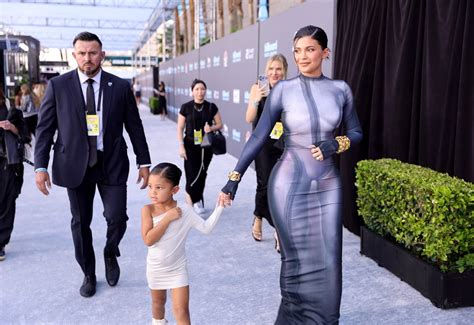 2022 Billboard Music Awards Kylie Jenner Hits The Red Carpet With Her