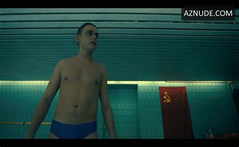 Paskal Vaklev Shirtless Bathing Suit Scene In The Umbrella Academy