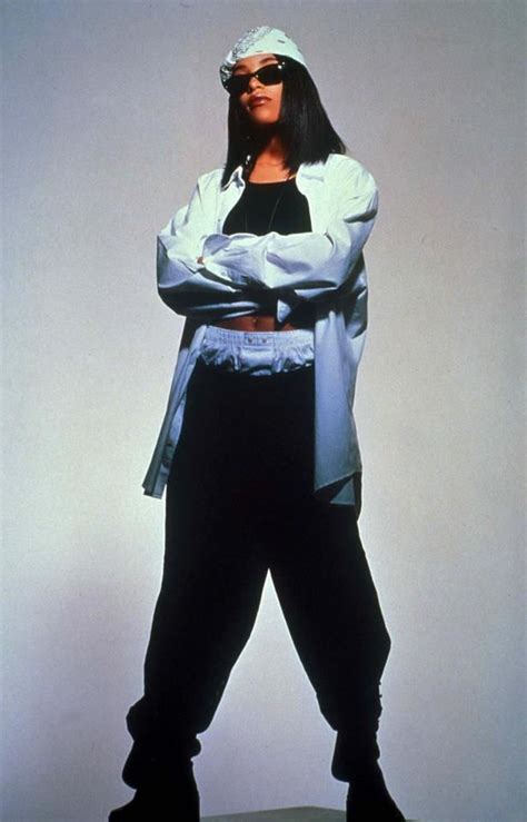 Aaliyah Singer Dancer Celebrity Hip Hop Aaliyah Outfits 90s Hip