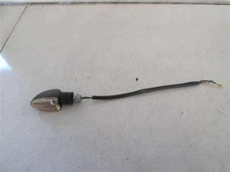 Die fahrzeugposition auf der straßenkarte wird mittels eines blinkenden pfeils angezeigt, unter dem sich die straßenkarte weiterbewegt, wenn das fahrzeug vorwärts fährt. BLINKENDE PFEILE DUCATI MONSTER 620 (2003/2006 ...