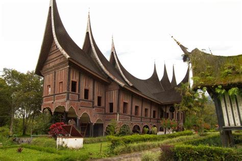 6 Keunikan Rumah Adat Sumatra Barat Beserta Namanya