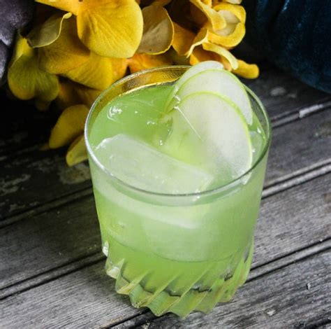 sour ginger apple cocktail recipe for thirsty thursday