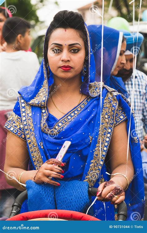 mujer sikh que participa en el desfile de vaisakhi imagen de archivo editorial imagen de indio