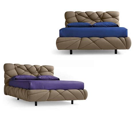 Adattabile questo tipo di letto si adatta, senza problemi a qualsiasi tipo di materasso (lattice, a esistono anche modelli forniti di piedini e quindi sollevati da terra. Letto matrimoniale rivestito in Lycra con piedini e ...