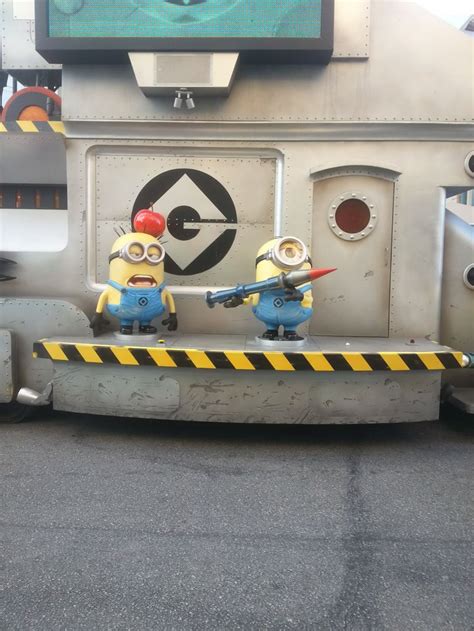 Minions From Despicable Me Part Of The 5 Oclock Parade At