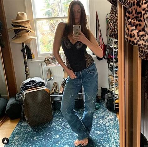 Lisa Snowdon Oozes Sex Appeal In A Black Lace Body And Vintage Jeans
