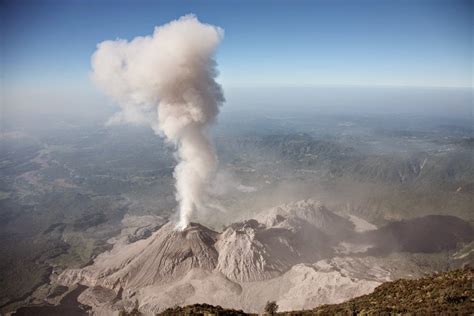 Menurut laman live science, beberapa waktu lalu, letusan gunung krakatau dikenal sebagai letusan paling mematikan dalam sejarah modern. 10 Letusan Gunung Berapi Terdahsyat Dalam Sejarah ~ Afmy's ...