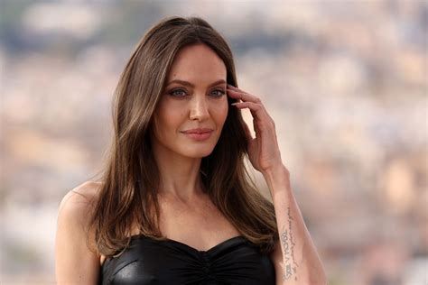 Angelina Jolie Participa De Uma Sessão De Fotos De Eternos Em Roma
