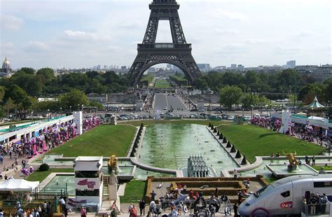 Parc Du Champ De Mars Park By Eiffel Tour Perfect For Picnics Champ