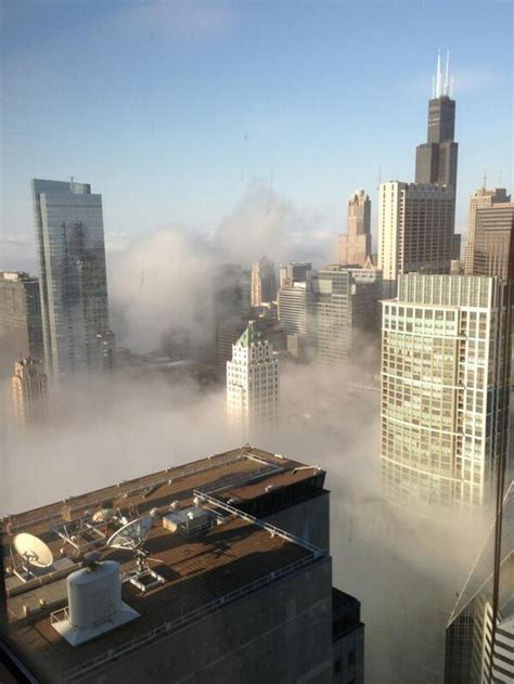 Low Fog Rolls Into Chicago To Create Eerie Beautiful Weather Scenes