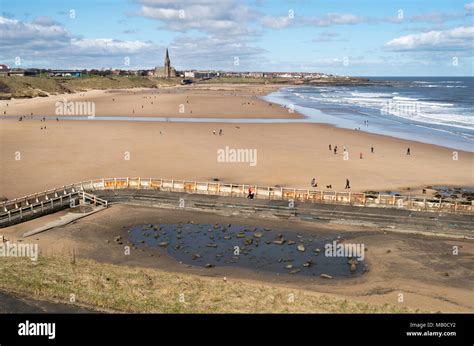Tynemouth Lido And Longsands Beach North East England Uk Stock Photo