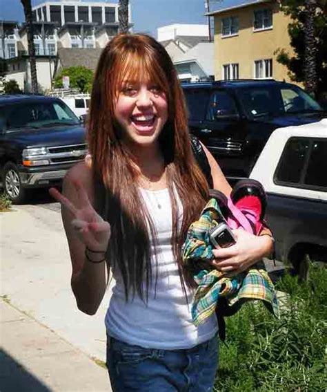 Miley cyrus is gucci beauty's new muse: MILEY CYRUS RECORDS IN MUSIC STUDIO