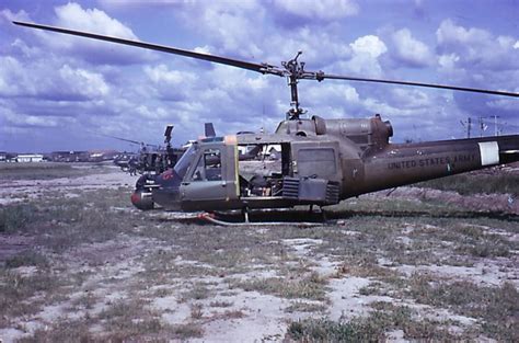 The Bell Uh 1 Huey Gunship Amazing Pictures And Assault Videos War