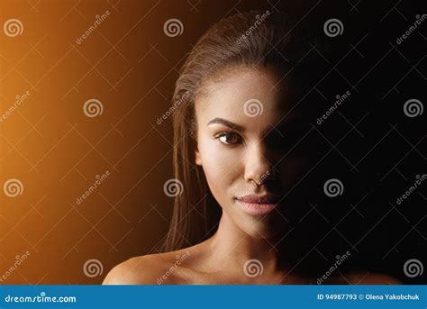 Pose Africaine Nue S Re De Femme Image Stock Image Du Femelle Adulte