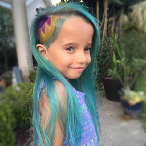 A Mom Gave Her Six Year Old Unicorn Hair And People Are