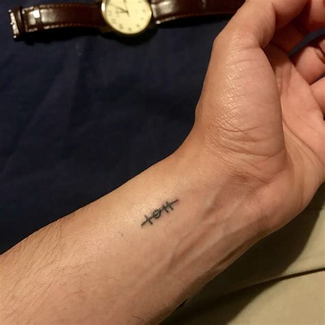 A Simple First Tattoo As Of 4 Hours Ago Rstreetlightmanifesto