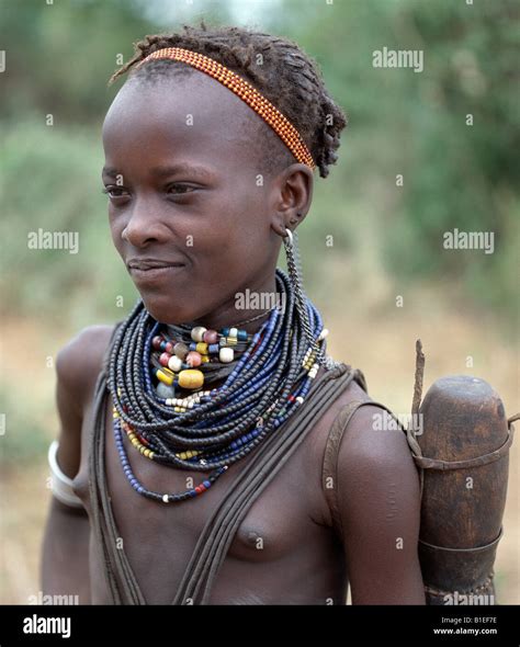 Ein Attraktives Dassanech Mädchen Ihr Schmuck Ist Typisch Für Die Mädchen Ihres Stammes