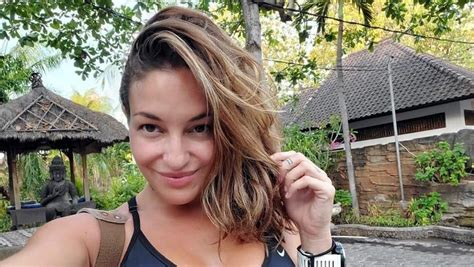 Foto Saat Kekasih Bintang Porno Johnny Sins Liburan Di Bali