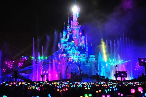 Disneyland Paris Disney Dreams of Christmas | Disneyland paris, Disneyland christmas, Disneyland