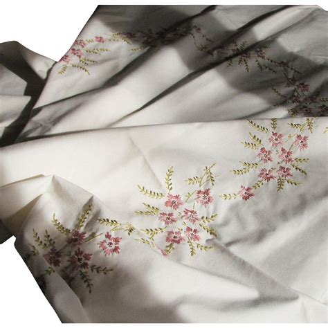 Vintage Hand Embroidered Tablecloth & Napkins | Embroidered tablecloth, Hand embroidered ...