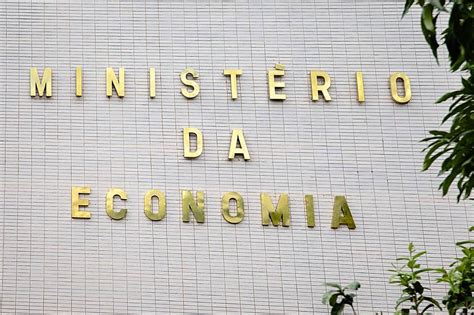 Las centrales obreras unificaron su propuesta para el incremento del salario mínimo en 2021 y proponen que este sea de. Salário mínimo em 2021 pode chegar a R$1.088 : Tribuna do ...