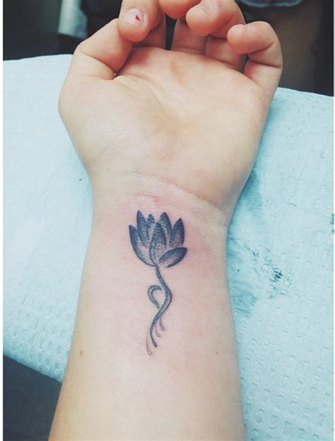 Turning to the beauty of nature and drawing on the wealth of symbolism surrounding plants and flowers is a surefire. The flower is a lotus flower, lotus flowers represent ...
