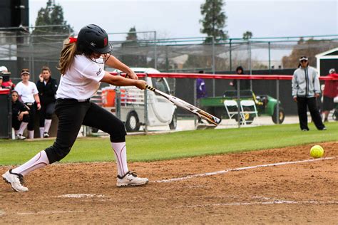 Softball Pair Of Wins Keeps Csun Undefeated In Big West Daily Sundial