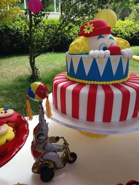 Clown Cake At A Circus Birthday Party See More Party Ideas At Circus