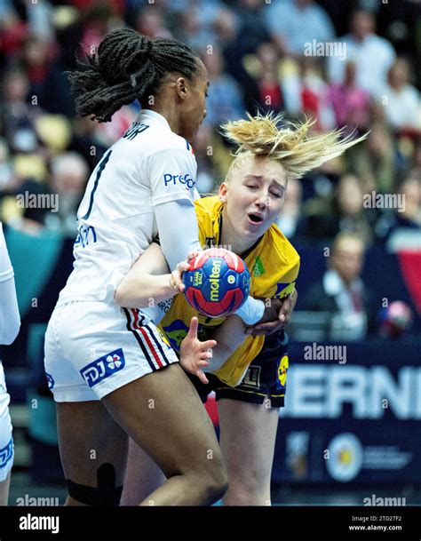 Tyra Axner Aus Schweden Wird Im Halbfinale Der Ihf Handball