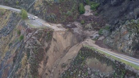 Californias Highway 1 Section Of Road Collapses Into Ocean Video Daily Telegraph