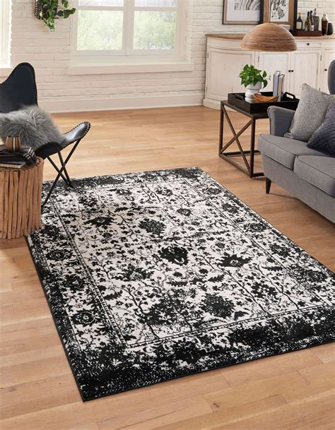 Black And White 8 X 11 Oregon Rug