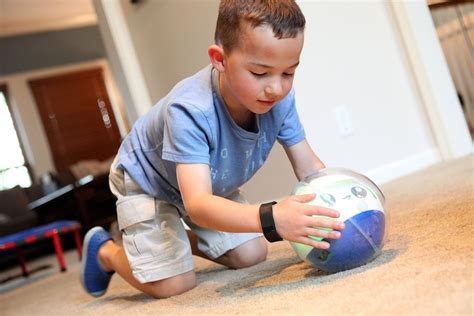 Chytrá hračka pomáhá dětem, které trpí autismem