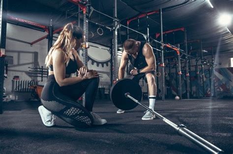 Pareja Entrenando En Gimnasio Foto Premium Fun Workouts Fitness