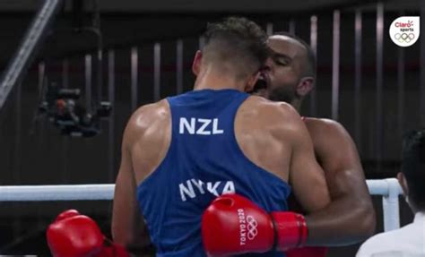 Cuello le dio la primera victoria al boxeo argentino, pero arregui fue eliminado clarín.com | july 24, 2021 | 0 comentarios/ comments mirco cuello (de rojo) y el alemán hamsat shadalov cruzan zurdas durante el combate de la primera ronda de la categoría hasta 57 kilos. Boxeo en Tokio 2020: ¡Mordió la oreja de su rival!