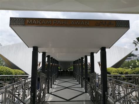 Warisan Raja And Permaisuri Melayu Menziarahi Makam Pahlawan Masjid Negara