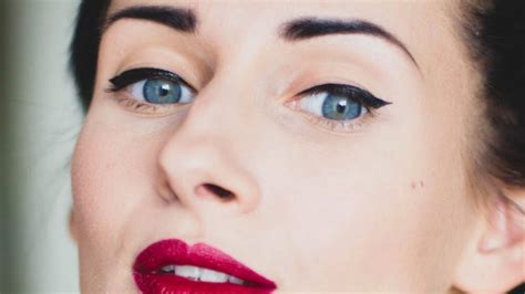 5 tips de maquillaje para levantar la mirada si tienes párpados caídos