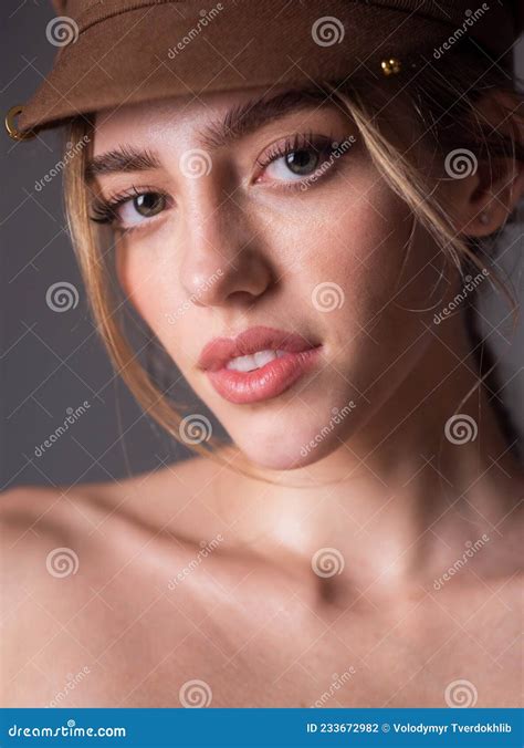 visage femme portrait d une jeune femme sensuelle modèle photo stock image du femme