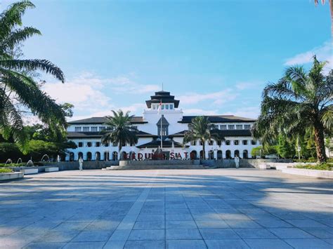 Tempat Wisata Di Bandung 49 Destinasi Terlengkap 2021 Travelspromo
