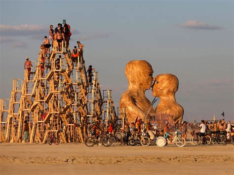 Burning Man Festival Thousands Gather In Nevada S Black Rock Desert A Day Late After Rain