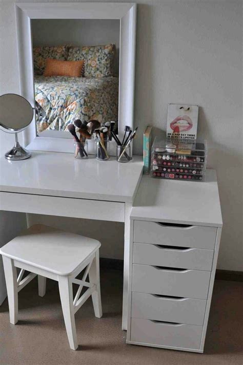 Maybe you would like to learn more about one of these? Pin by 💞Nini 💞 on Bedroom & Vanity Ideas | Make up desk ...