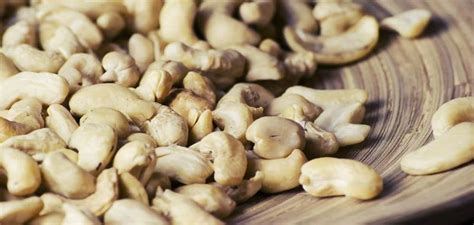 Questi 5 superfood che fanno crescere i capelli dovresti aggiungerli alla tua dieta. Gli anacardi: cosa sono e perché fanno bene - PizzaDigitale.it