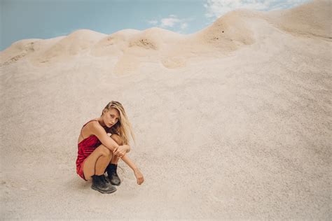 Wallpaper Women Outdoors Blonde Sea Sand Looking At Viewer Red