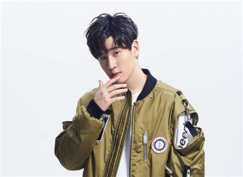 What's wrong is a song for the 2019 taiwanese drama hello again, starring amber an. Eric Chou 周興哲 Releases New Song '怎麼了 What's Wrong' + MV ...
