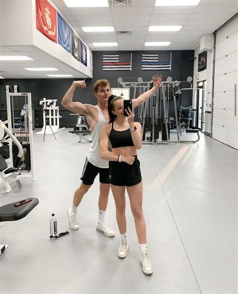 Gym Couple Goals Gym Couple Build Muscle Mass Bodybuilding