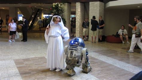 Leia And R2d2 Epic Cosplay Dragoncon R2d2 Princess Leia Home